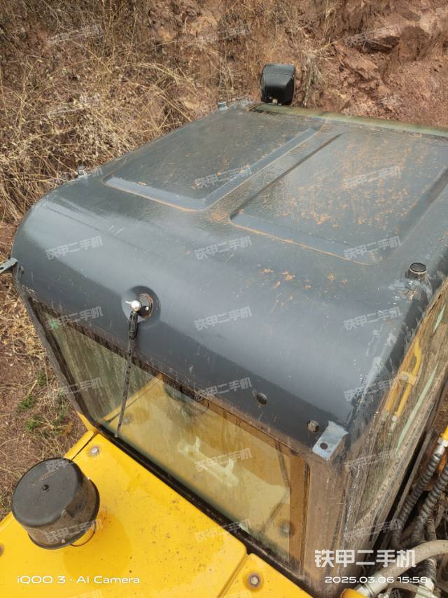 駕駛室頂部（整機外觀）