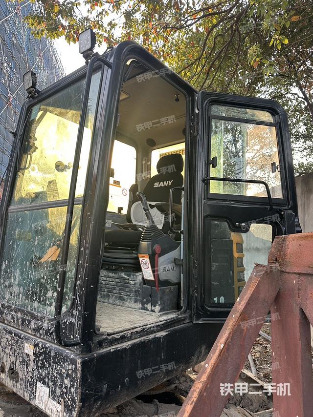 駕駛室整體（整機(jī)外觀）