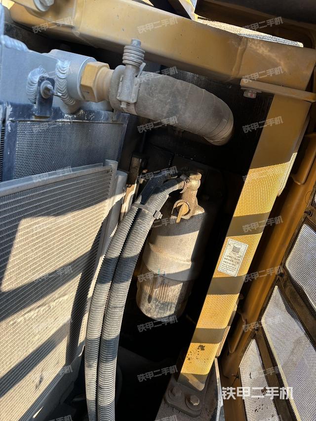 液壓泵艙室正面整體（整機(jī)外觀）