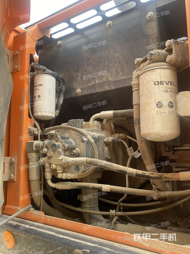 液壓泵艙室正面整體(整機(jī)外觀) 液壓泵艙室正面整體(整機(jī)外觀)