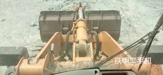 駕駛室操作臺(tái)(整機(jī)外觀及大件) 駕駛室操作臺(tái)(整機(jī)外觀及大件)