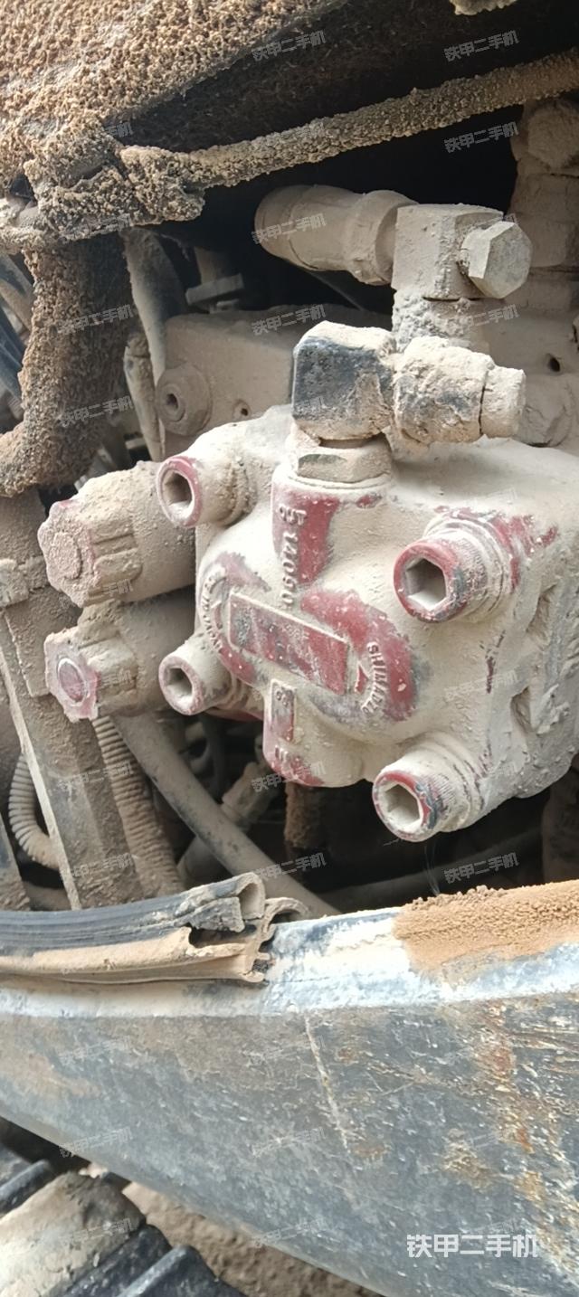 液壓泵艙室正面整體（整機(jī)外觀）