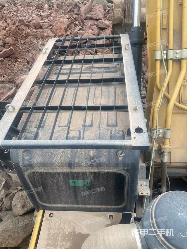 驾驶室顶部（整机外观）