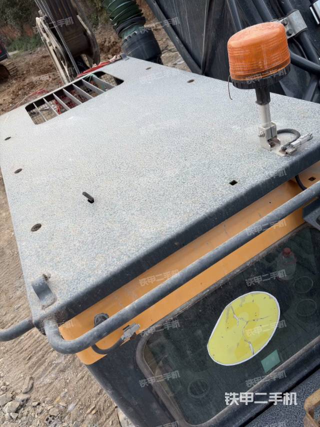 驾驶室顶部（整机外观）