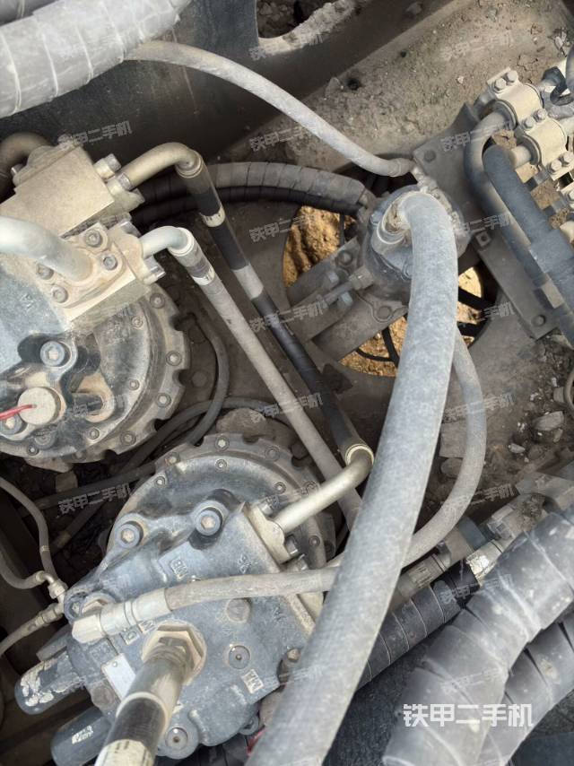 回转马达和主控阀（整机外观）