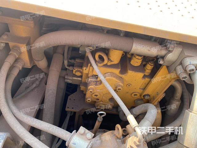 回转马达和主控阀（整机外观）