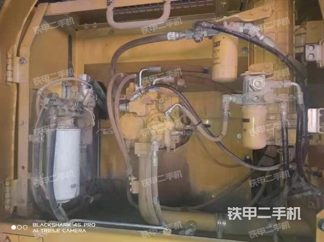 液压泵舱室正面整体（整机外观）