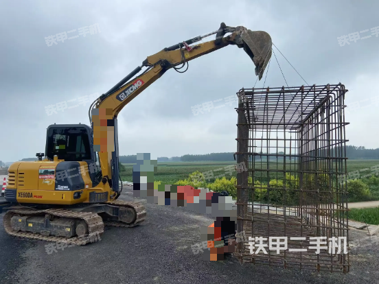 回转马达和主控阀（整机外观）