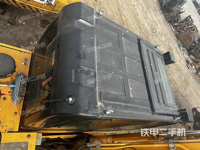 驾驶室顶部（整机外观）