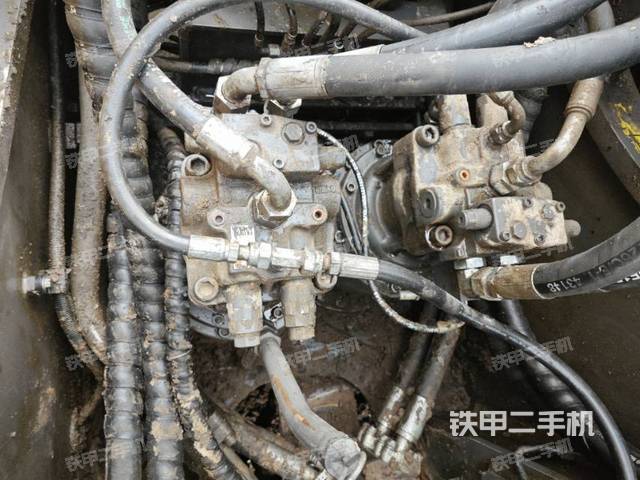 回转马达和主控阀（整机外观）