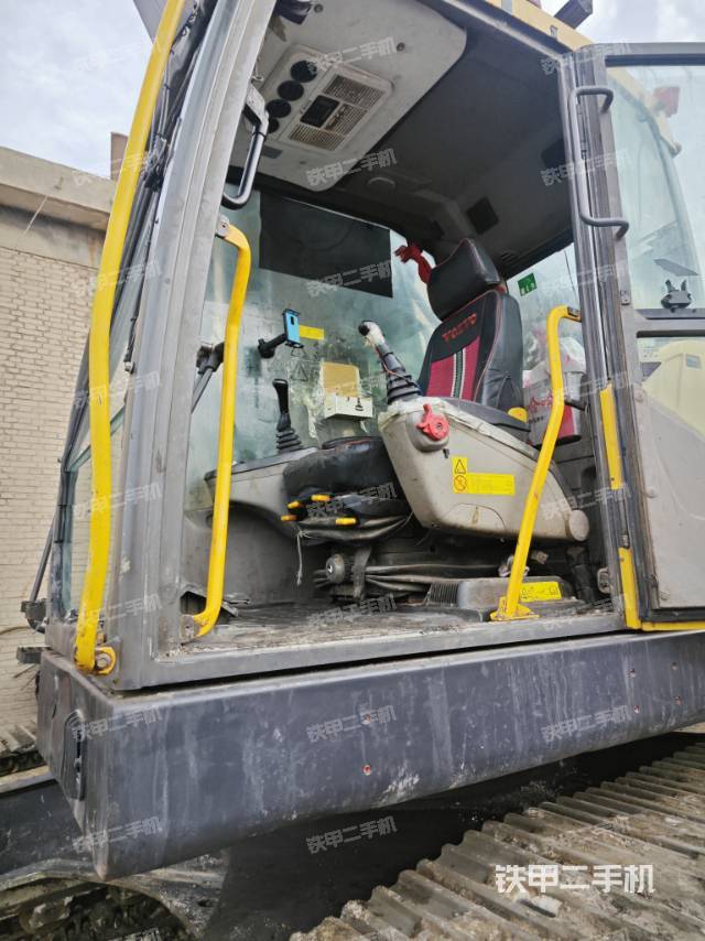 驾驶室整体（整机外观）