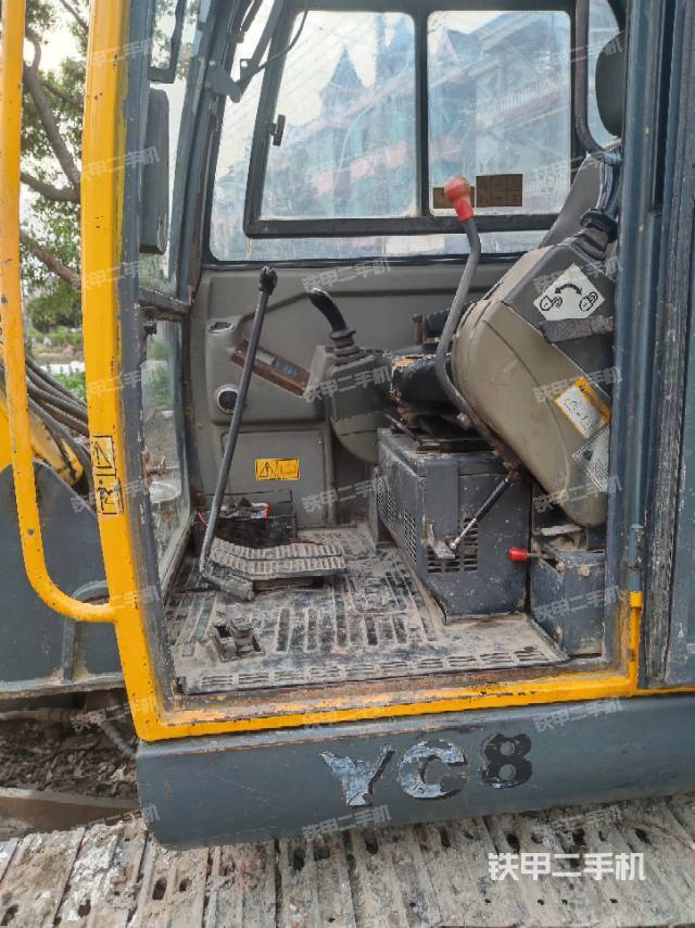 回转马达和主控阀（整机外观）