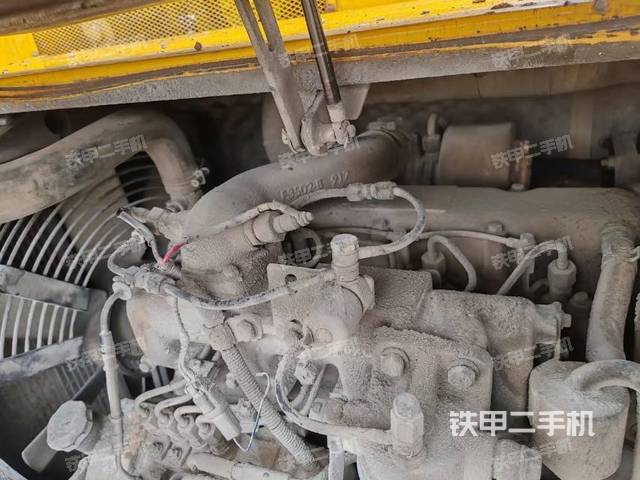 驾驶室顶部（整机外观）