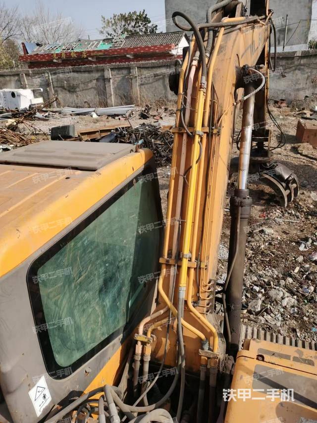 駕駛室頂部（整機外觀）