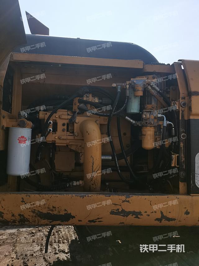 液壓泵艙室正面整體（整機(jī)外觀）