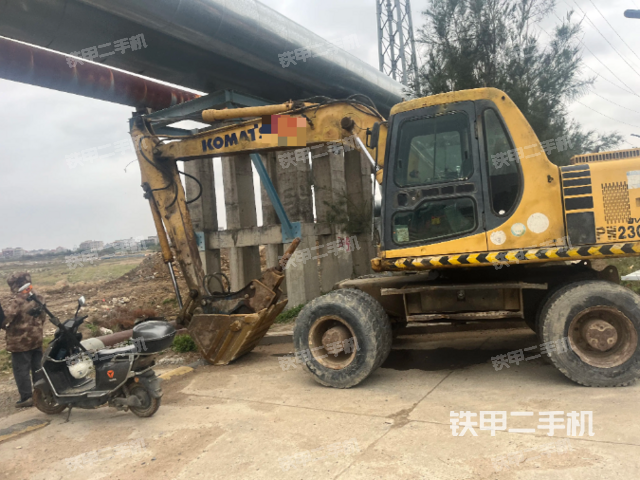 單側(cè)履帶整體（整機(jī)外觀）