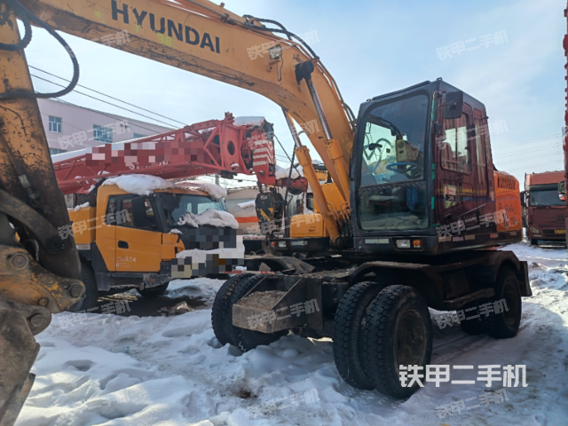 驾驶室整体（整机外观）