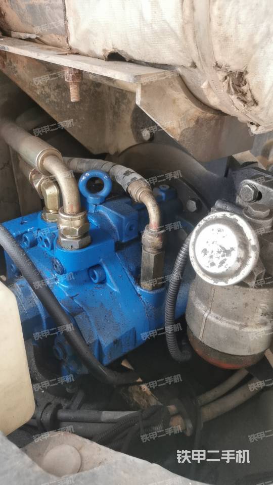 液壓泵艙室正面整體(整機(jī)外觀) 液壓泵艙室正面整體(整機(jī)外觀)