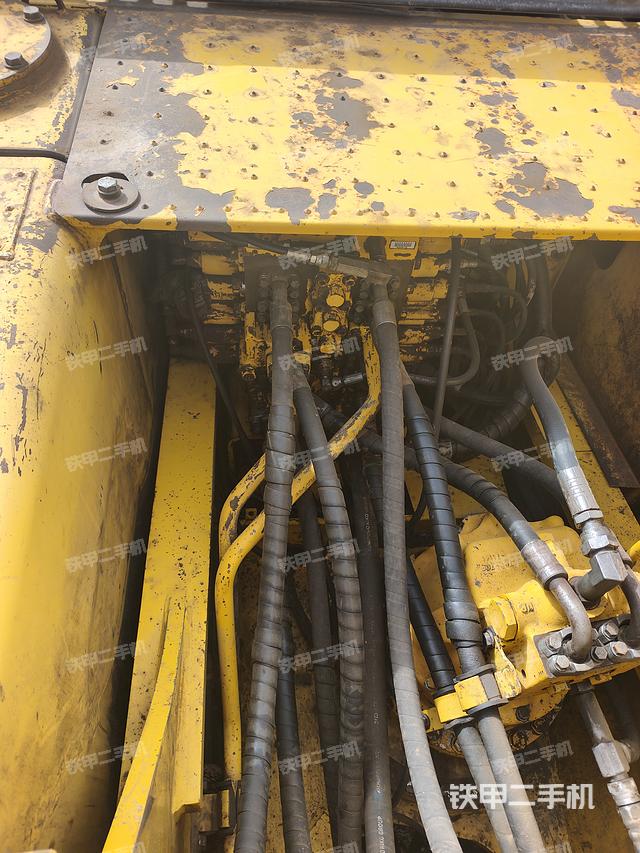 回转马达和主控阀（整机外观）