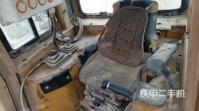 駕駛室操作臺(設(shè)備外觀及核心部件) 駕駛室操作臺(設(shè)備外觀及核心部件)