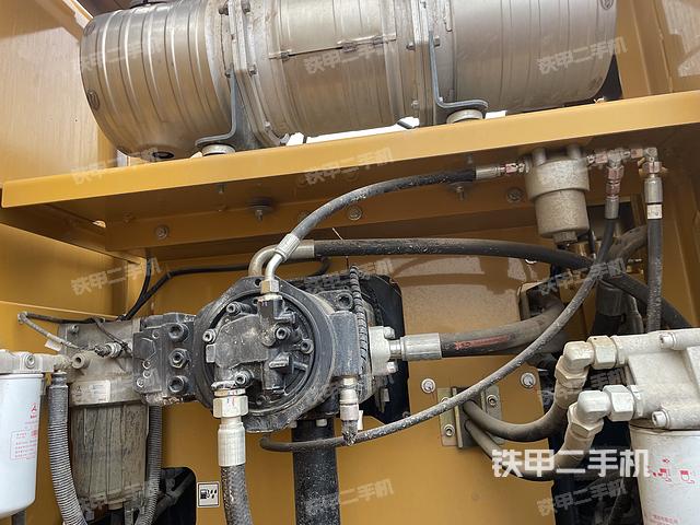 液壓泵艙室正面整體（整機(jī)外觀）