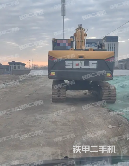 駕駛室整體(整機(jī)外觀) 駕駛室整體(整機(jī)外觀)