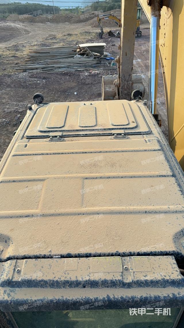 驾驶室顶部（整机外观）