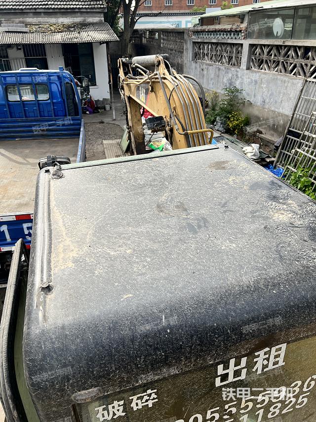 驾驶室顶部（整机外观）