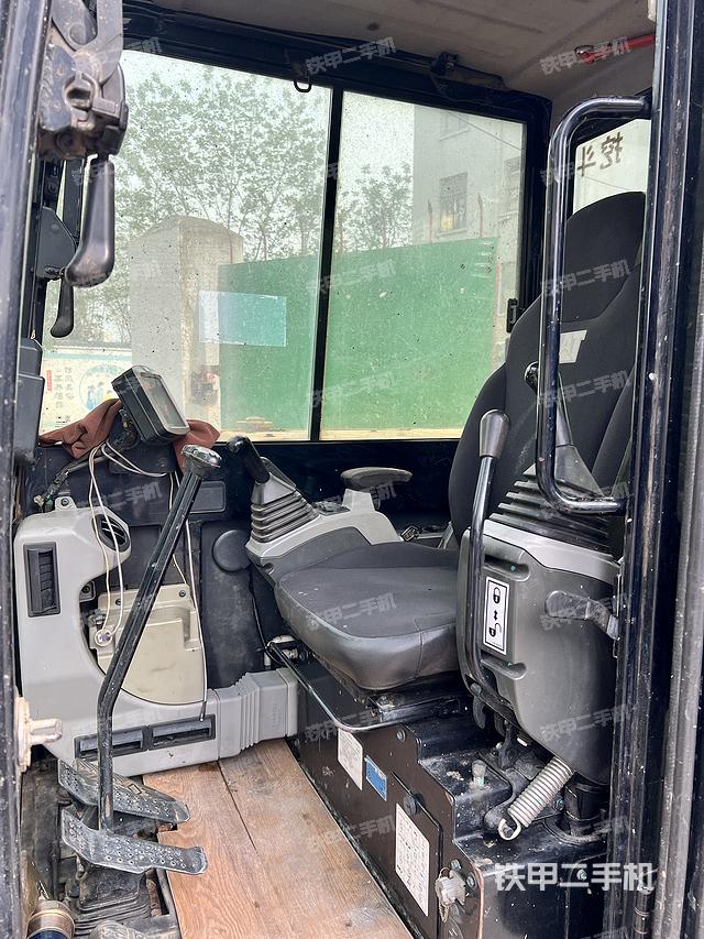 驾驶室整体（整机外观）