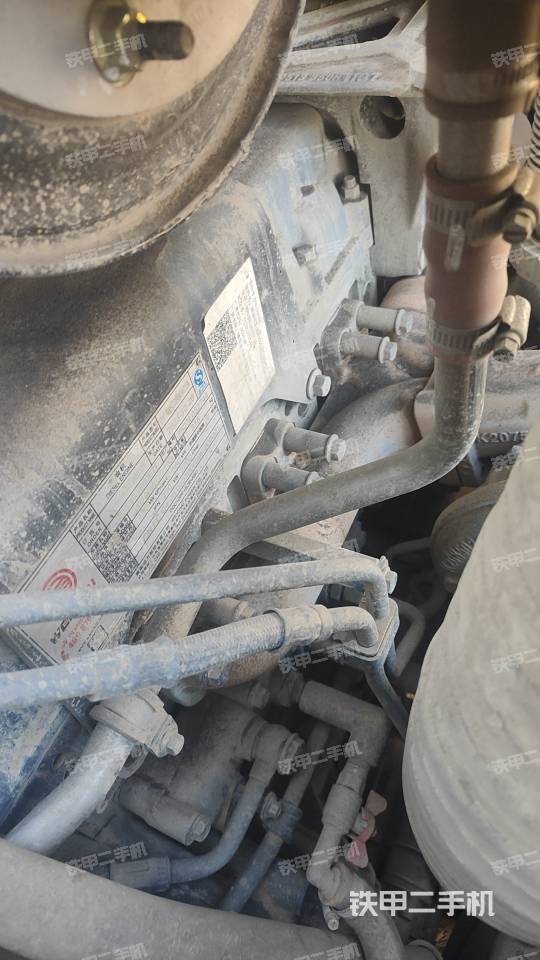 發(fā)動機(jī)左側(cè)（整機(jī)外觀及大件）