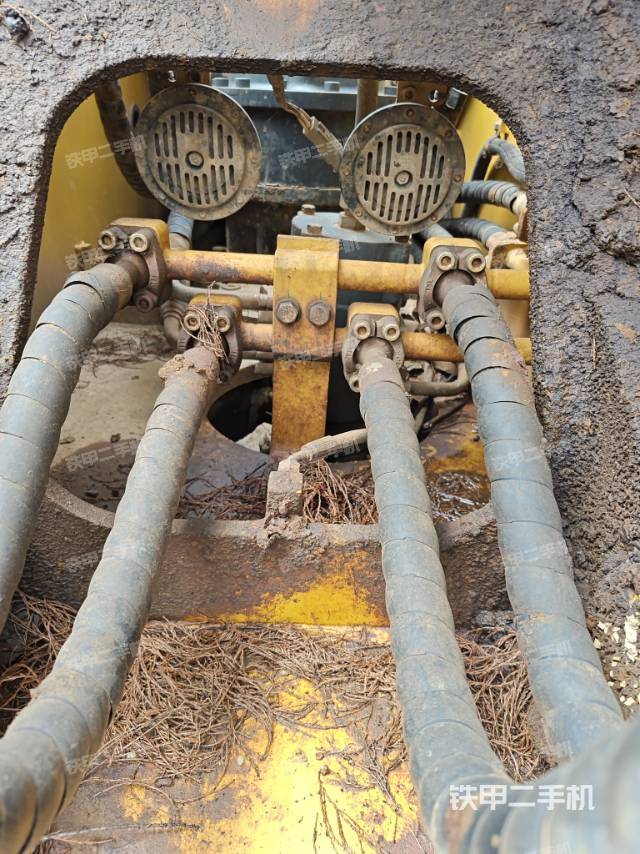 回轉(zhuǎn)馬達和主控閥（整機外觀）