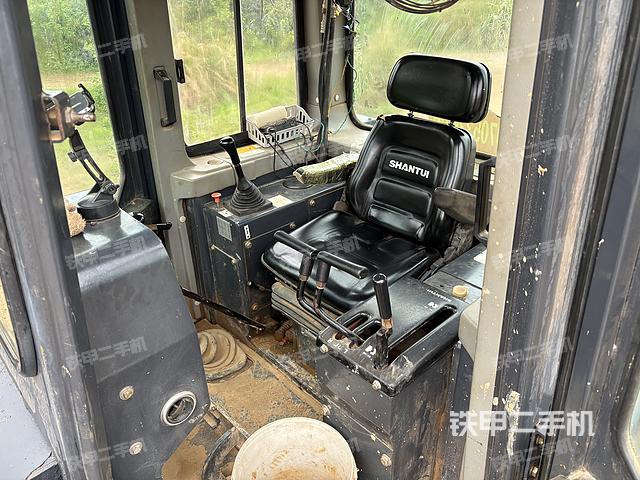 驾驶室操作台（设备外观及核心部件）