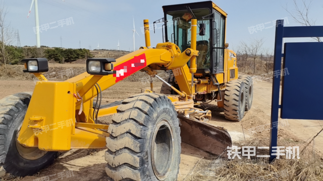 整機(jī)右側(cè)(設(shè)備外觀及核心部件) 整機(jī)右側(cè)(設(shè)備外觀及核心部件)