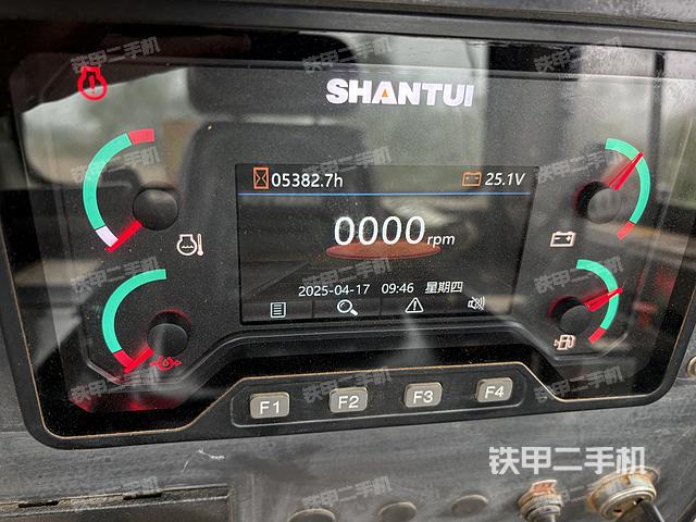 整机右侧（设备外观及核心部件）