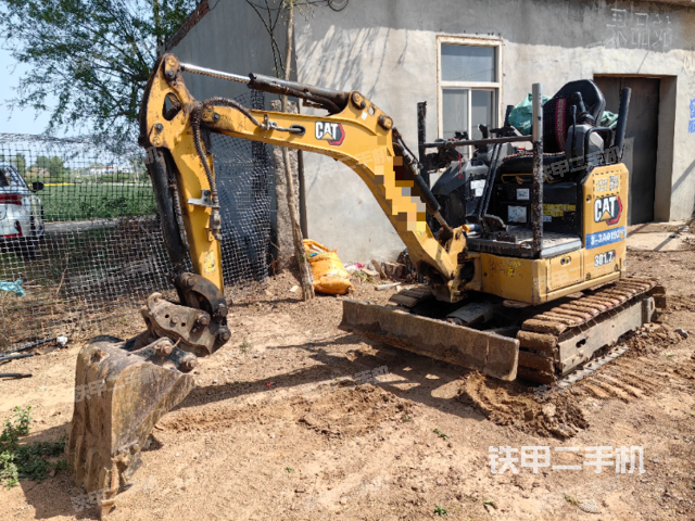 駕駛室頂部(整機外觀) 駕駛室頂部(整機外觀)