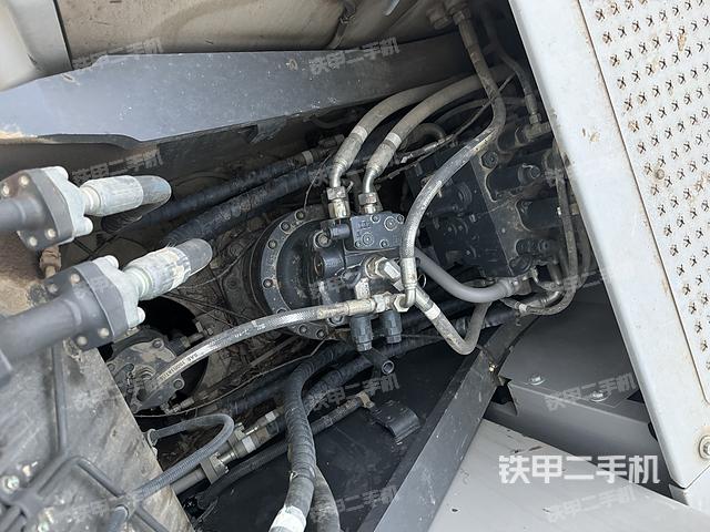回轉(zhuǎn)馬達(dá)和主控閥(整機(jī)外觀) 回轉(zhuǎn)馬達(dá)和主控閥(整機(jī)外觀)