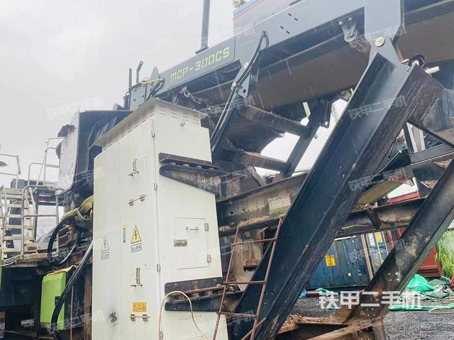 整機右后45°（設(shè)備外觀及核心部件）