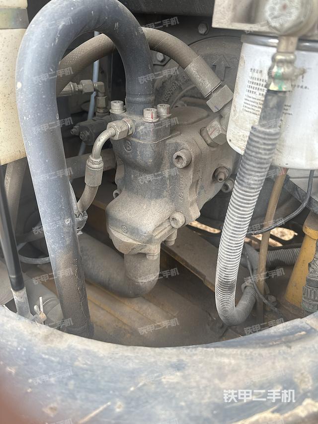 液壓泵艙室正面整體（整機(jī)外觀）