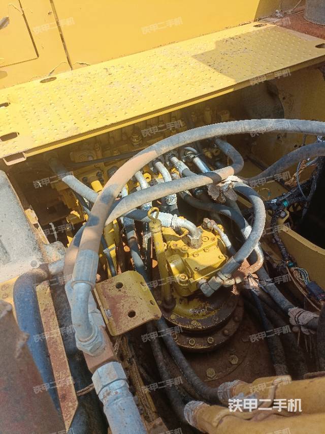 回转马达和主控阀（整机外观）