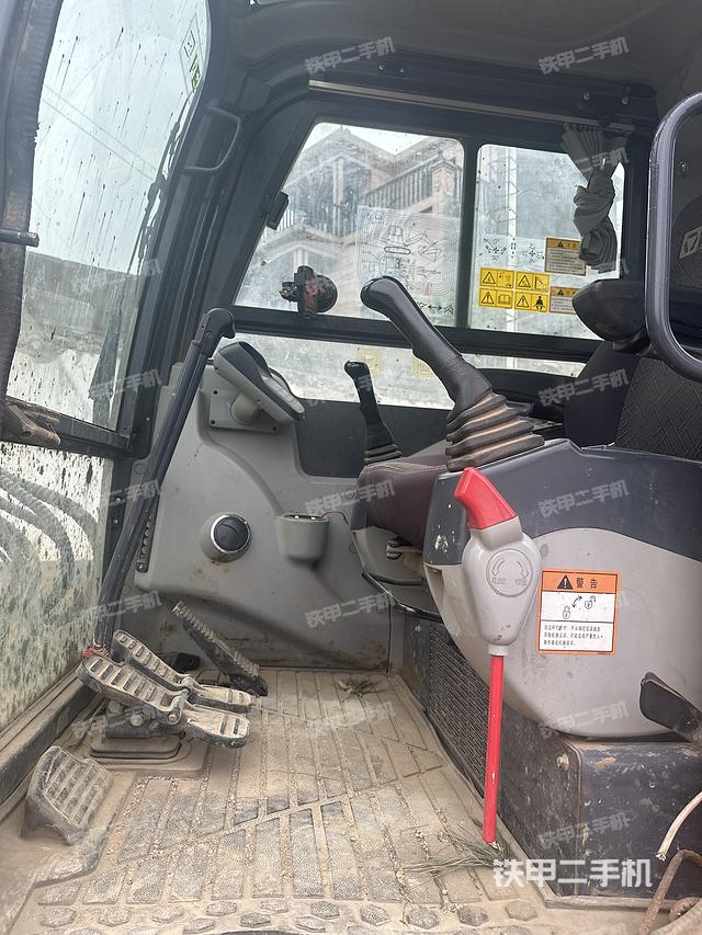 駕駛室整體（整機(jī)外觀）