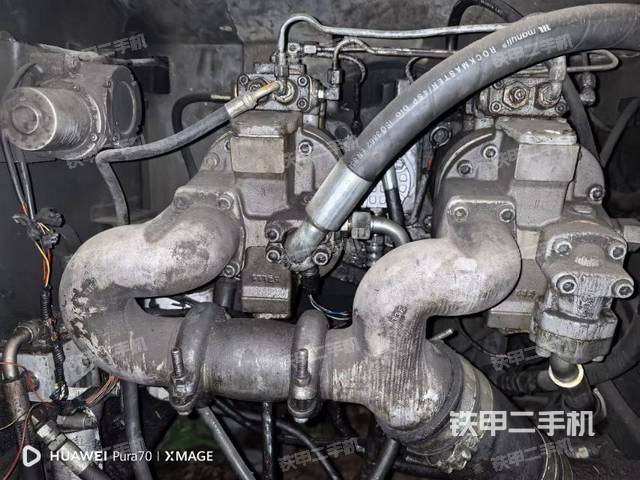 液壓泵艙室正面整體(整機外觀) 液壓泵艙室正面整體(整機外觀)