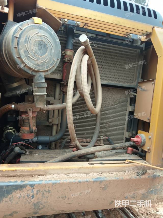 液壓泵艙室正面整體（整機(jī)外觀）