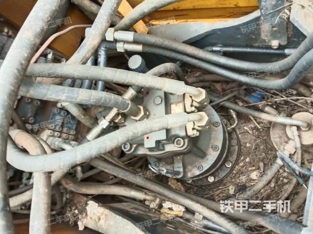 回轉(zhuǎn)馬達(dá)和主控閥（整機(jī)外觀）