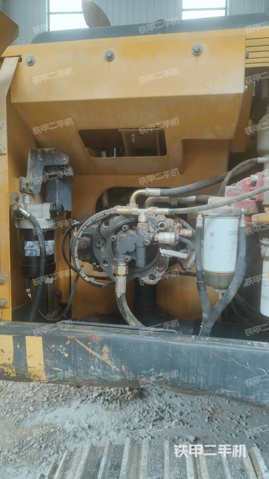 液壓泵艙室正面整體（整機(jī)外觀）