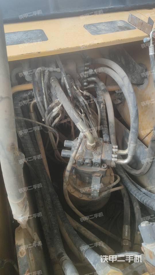 回轉(zhuǎn)馬達(dá)和主控閥（整機(jī)外觀）