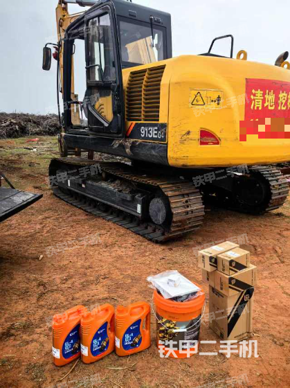 單側(cè)履帶整體(整機外觀) 單側(cè)履帶整體(整機外觀)