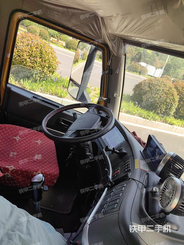 駕駛室操作臺(設(shè)備外觀及核心部件) 駕駛室操作臺(設(shè)備外觀及核心部件)