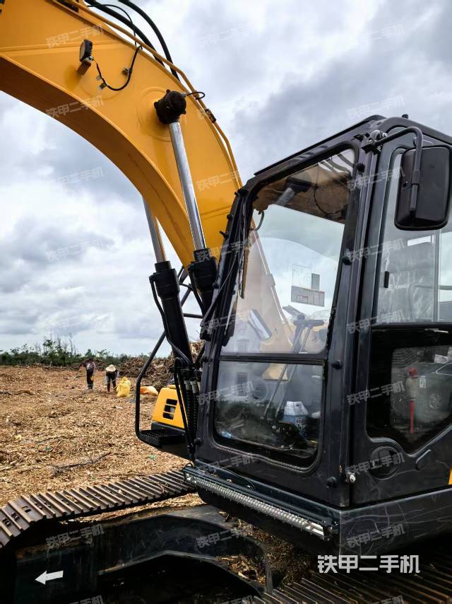 駕駛室整體(整機外觀) 駕駛室整體(整機外觀)