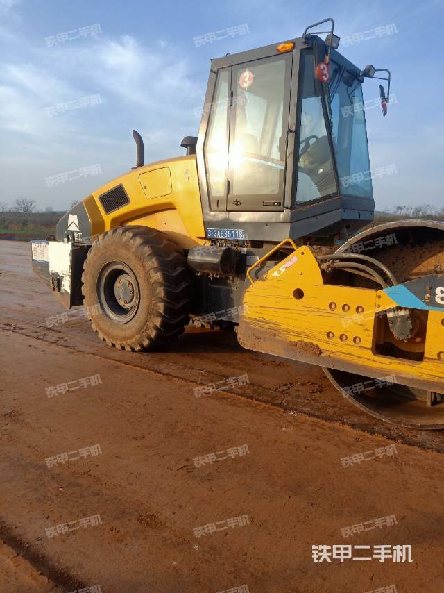 整機右后45°（設(shè)備外觀及核心部件）