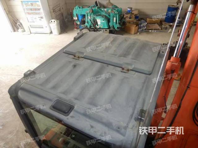 駕駛室頂部(整機外觀) 駕駛室頂部(整機外觀)